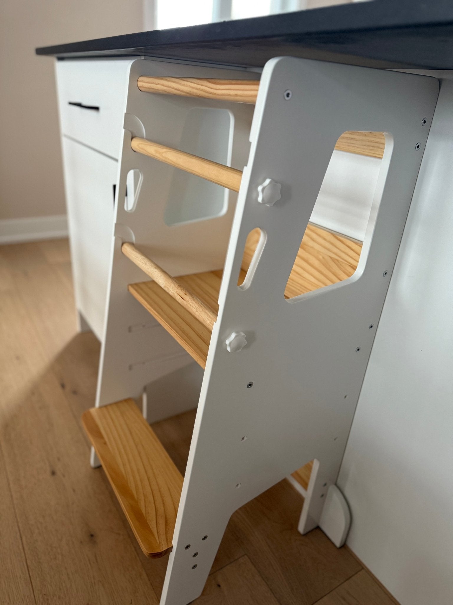 Learning Tower - Kitchen Helper Stool - White - Little Treasures